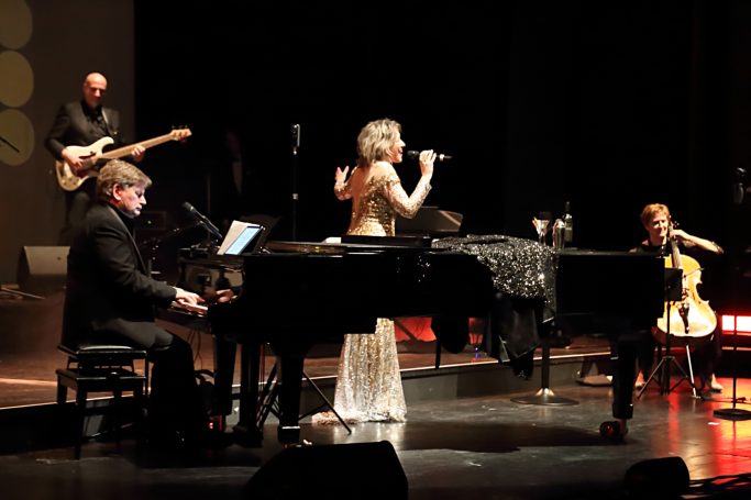 LadyBOND +BAND Konzertpremiere GOLDEN BOND SONGS